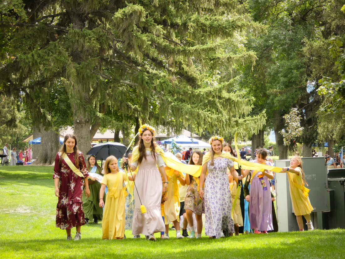 2025 Yellow Princesses leading their handmaidens